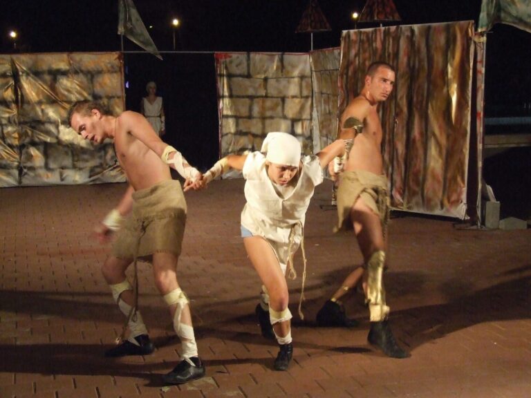 Compania de teatru-dans Microbis – Teodora, Împărăteasa Bizanțului, 2008