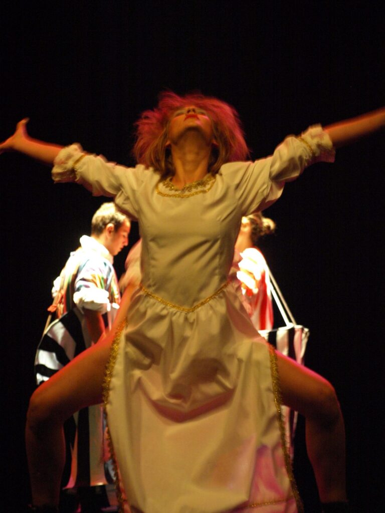 Compania de teatru-dans Microbis – Regina Margot, 2009