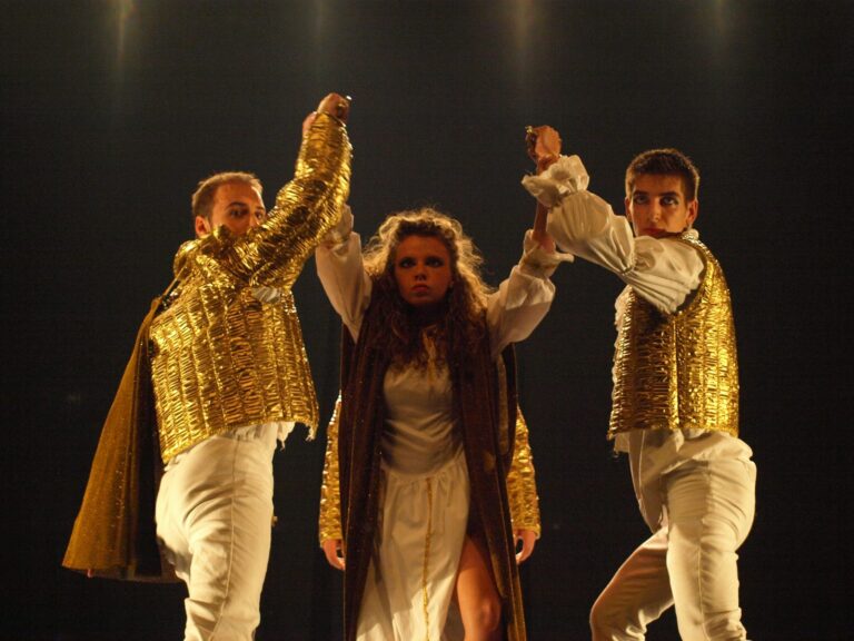 Compania de teatru-dans Microbis – Regina Margot, 2009