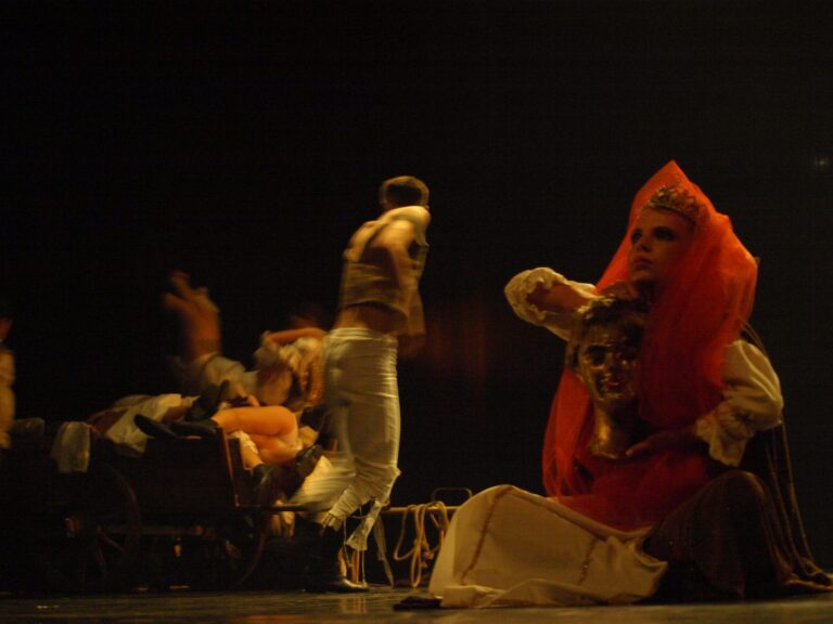 Compania de teatru-dans Microbis – Regina Margot, 2009