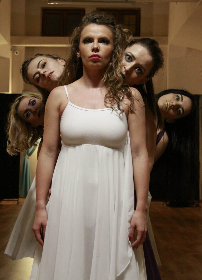 Compania de teatru-dans Microbis – Colecționarul, 2017