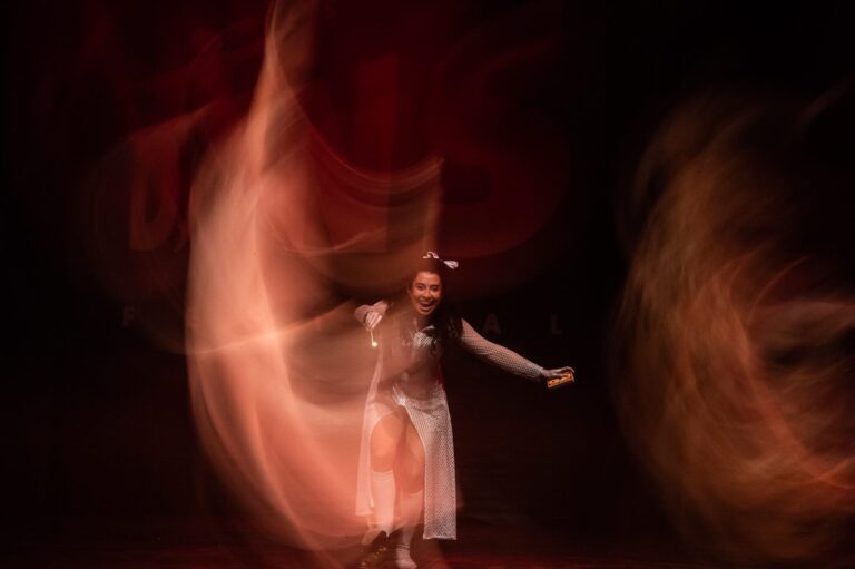 Compania de teatru-dans Microbis – Fetița cu chibrituri, 2018