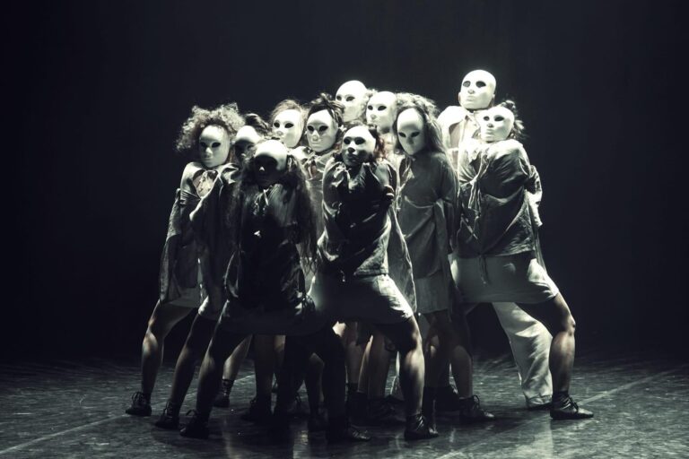 Compania de teatru-dans Microbis – Clipe de luciditate, 2024