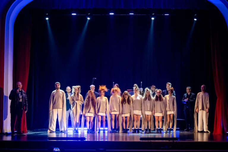 Compania de teatru-dans Microbis – Clipe de luciditate, 2024